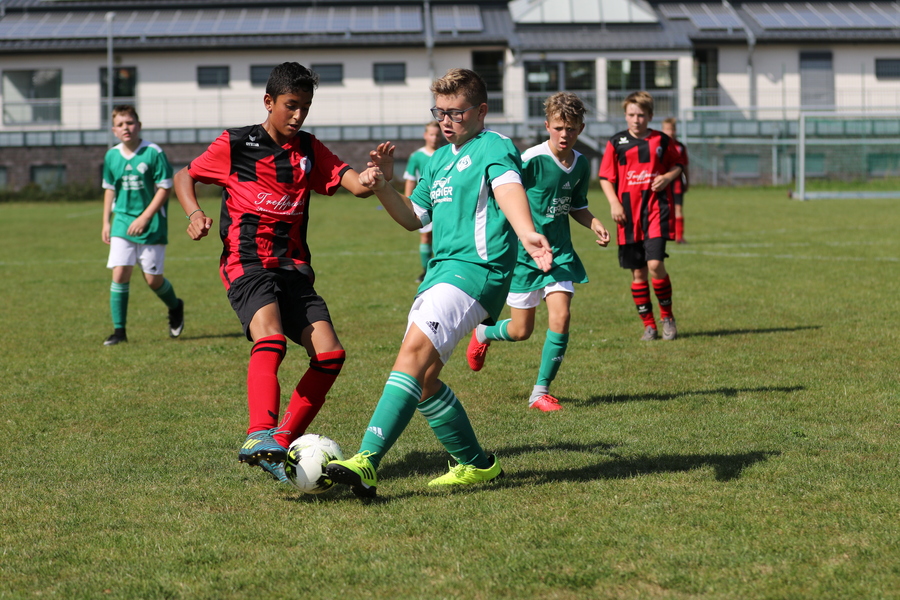 Foto: R.Bartsch - Ibrahim Yassine hier im Zweikampf gegen einen Vernicher