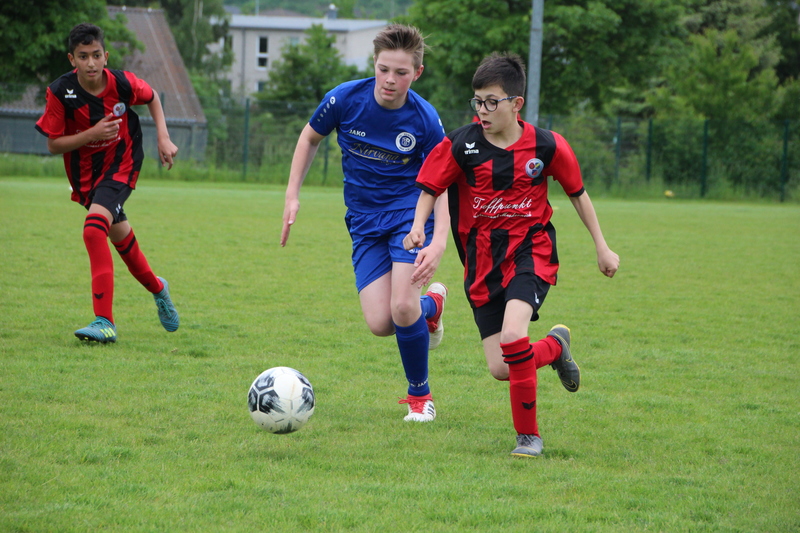 Foto R. Bartsch: Luka Grbesa (re.) leitete mit seinen beiden Toren den Sieg über Kommern ein