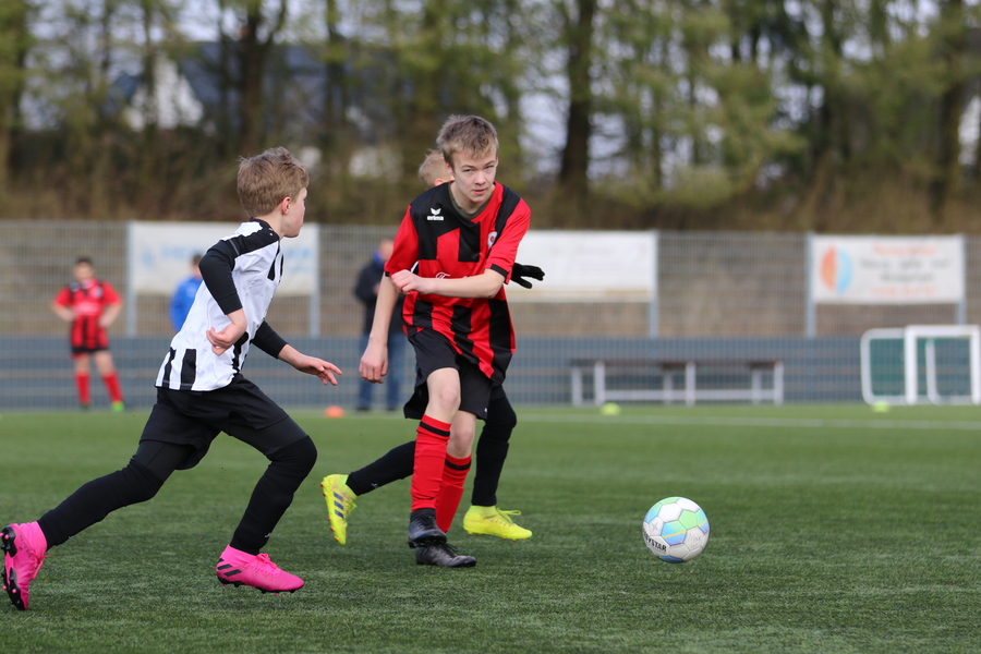 Foto Rocco Bartsch: Nico Bube (r.) spielte eine solide Partie in der Defensive