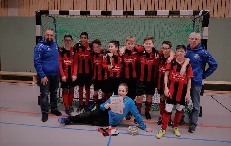 Foto: S. Hoffmann - Obligatorisches Siegerbild nach dem Turniererfolg