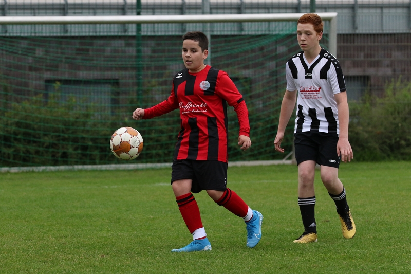 Foto Rocco Bartsch: Nils Althausen (l.) bei gekonnter Ballbehauptung