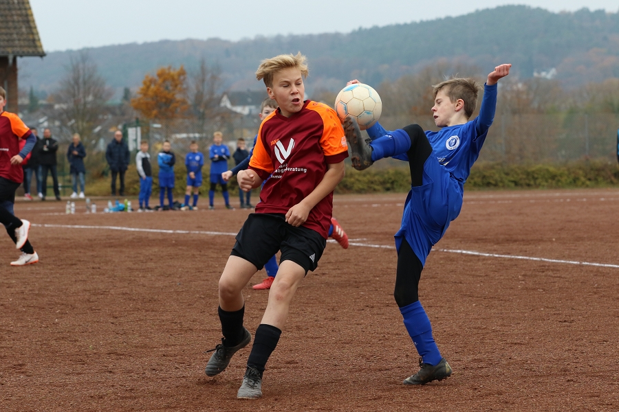 Foto Rocco Bartsch - Matthis (li.) hier im Zweikampf