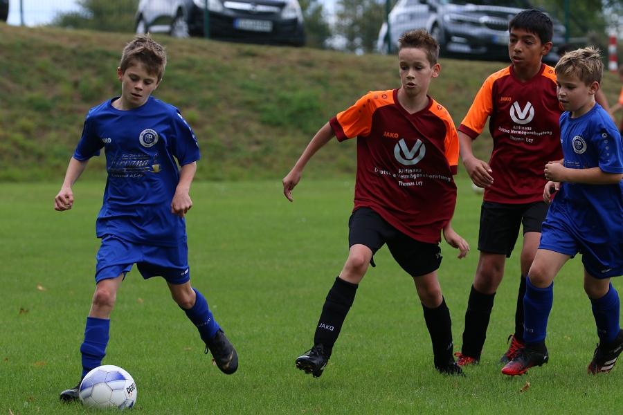 Foto Rocco Bartsch: Luca Bü (2.v.l.) machte eine starke Partie gegen Firmenich/Satzvey/Kommern II