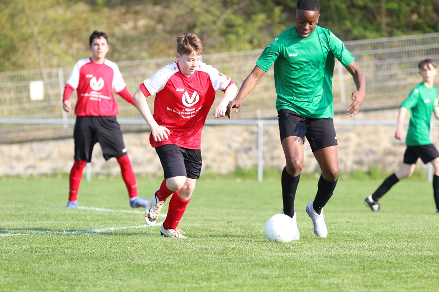 Foto Rocco Bartsch - Leo aus der C2 (li.) half bei der C1 aus.