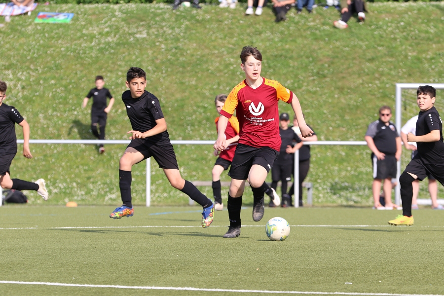 Foto Rocco Bartsch: Dreierpack im zweiten Spiel - Senad (re.) am Ball