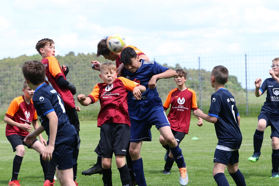 Foto Rocco Bartsch - Nach einer Ecke herrscht viel Betrieb vor des Gegners Tor.
