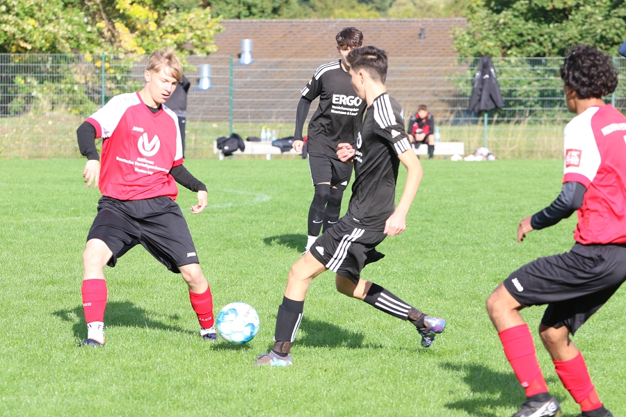 Foto Rocco Bartsch: Niklas (li.) erzielte beide Tore im Heimspiel gegen Kall/Keldenich/Scheven