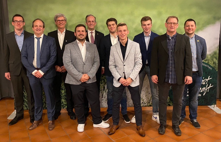 Foto: Katja Thiel: Pascal Grabowski (4.v.re.) im Kreis der Gewählten