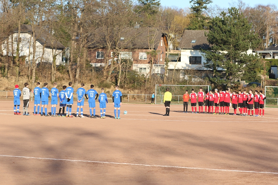 Foto Rocco Bartsch: Schweigeminute vor dem Anpfiff für die Opfer des Ukrainekrieges
