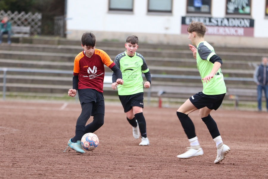 Foto Rocco Bartsch: Bleon (l.) kommt in dieser Situation nicht am Gegenspieler vorbei