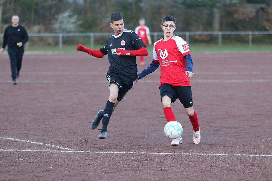Foto Rocco Bartsch - Erzielte das Tor zum 3:0 - Luka (re.)