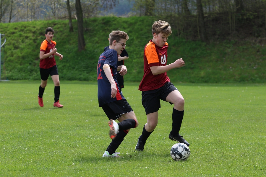 Foto Rocco Bartsch: Musste zu Beginn mit einer Verletzung raus - Matthis (re.)