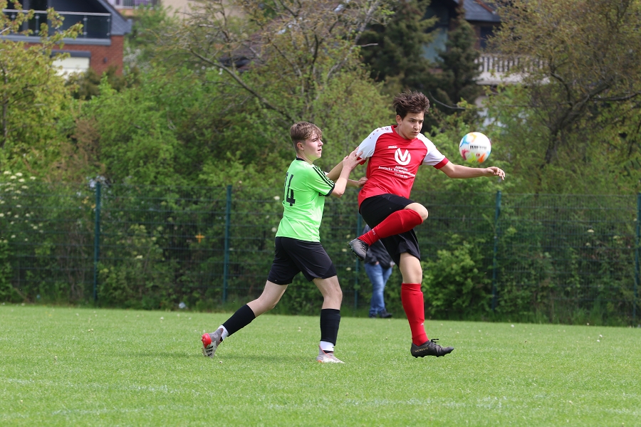 Foto Rocco Bartsch: Auch Leart (re.) erwischte, genau wie seine Mitspieler, einen gebrauchten Tag