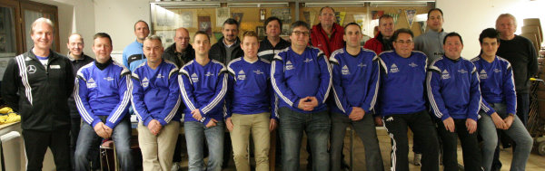 Foto: FVM. Frank Müller (3v.l.), Ralf Hansen (7v.l.) und Harald Hohmeier (5v.r.)