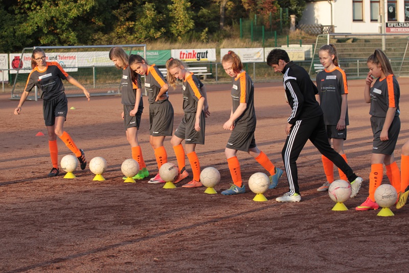 B Juniorinnen 2017 2018 Bild 2