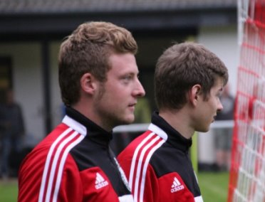 F: Bartsch. Fairer Sportsmann S.Lepartz (links) mit D.Lengersdorf (rechts)