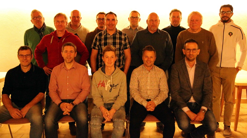 Foto Brackhagen, M.: Bambinitrainer Ronny Differding (stehend 5.v.l) ist einer der neuen C-Lizenzträger