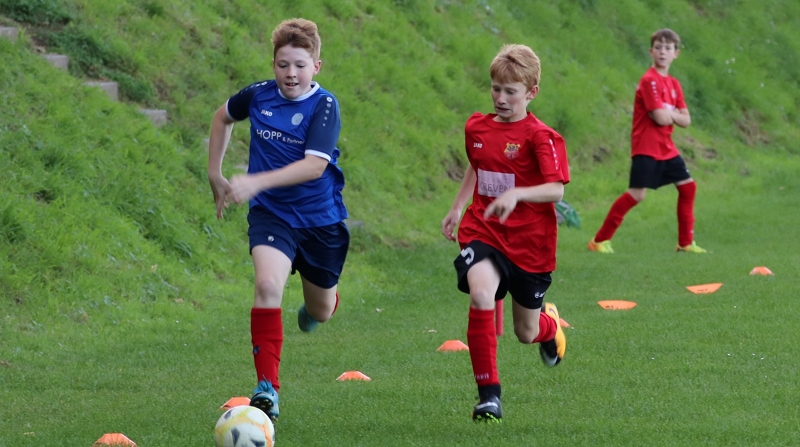 Foto Michael Clair: Leo König (l.) behauptet sich hier im Duell mit seinem Gegenspieler